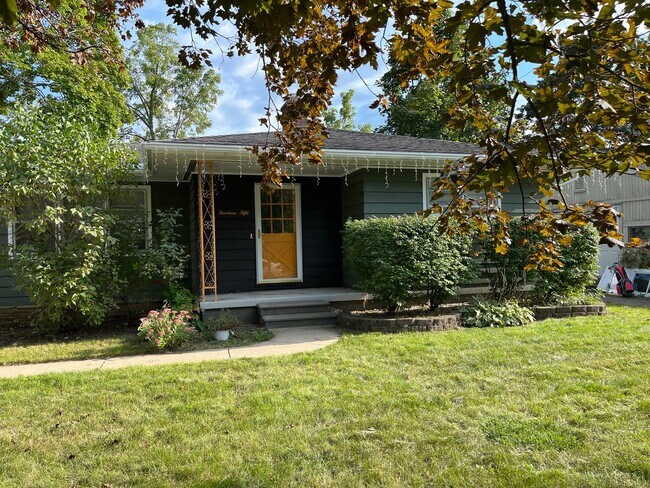 Building Photo - 1450 Marlborough Dr