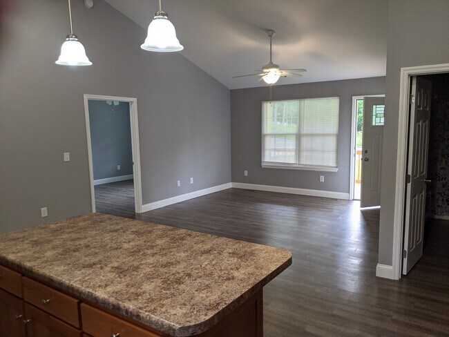 Building Photo - 810 Tellico Ave