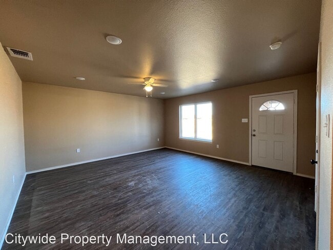 Building Photo - 3 br, 2 bath House - 2411 N Ave N