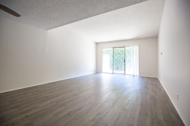 Building Photo - SWINGWOOD