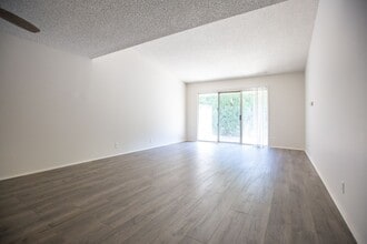 Building Photo - 1021 Swingwood Dr NE