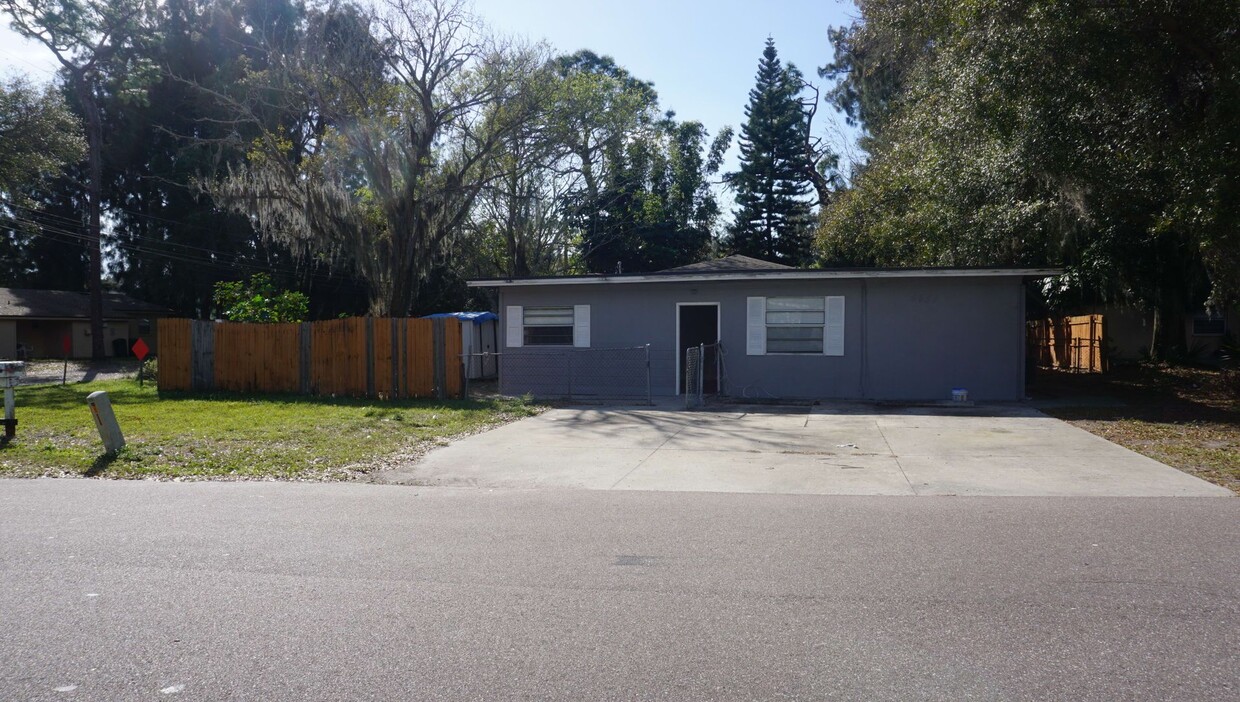 Primary Photo - 5401 Russell Ave