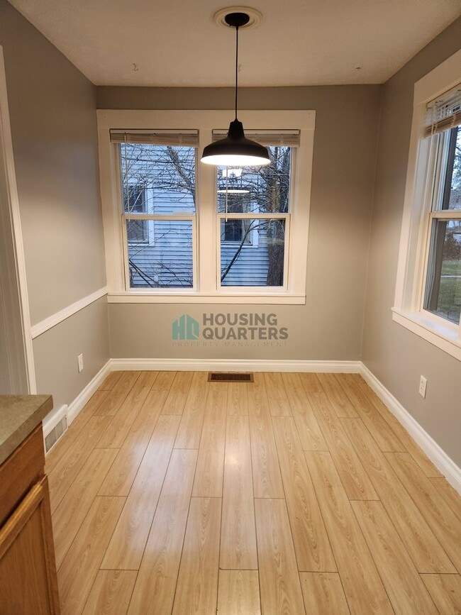 Building Photo - 714 E 37th Ave