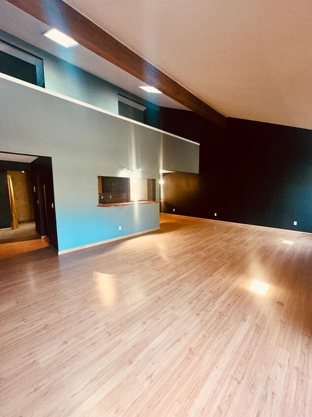 Primary Photo - Beautiful Downtown Condo!
