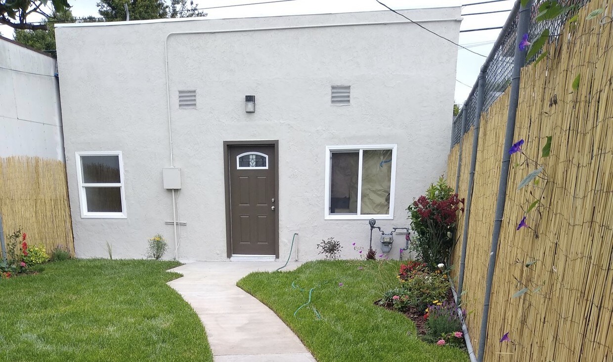 2917 W Florence Ave, Los Angeles, CA 90043 Apartments in Los Angeles