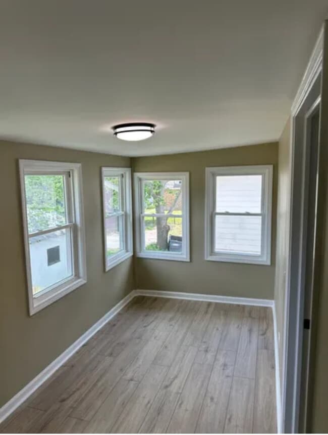 Sunroom - 1835 Lincoln St