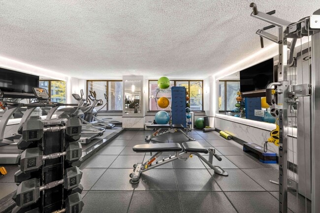 Building Photo - 245 E 44th St