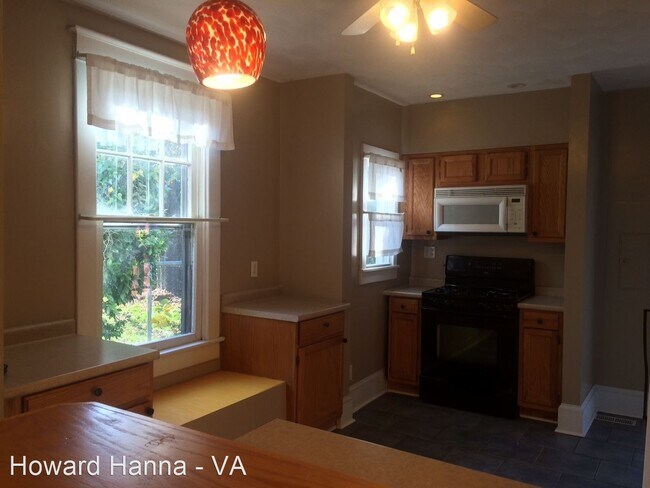 Building Photo - 3 br, 2 bath House - 252 Constitution Avenue