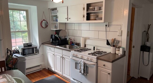 Kitchen - 895 Old Wilmington Rd