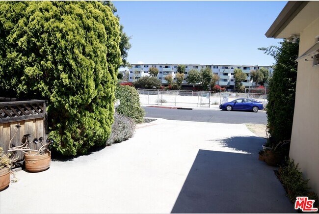 Foto del edificio - 12213 Culver Dr