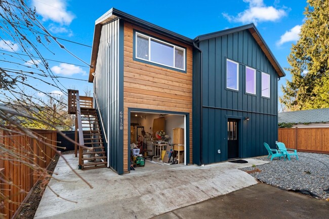 Photo - 1 Bath Furnished Studio in Woodlawn! House