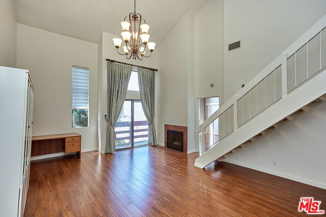 Building Photo - 970 S Kingsley Dr