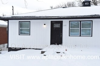 Building Photo - 1109 S Appleton Ave