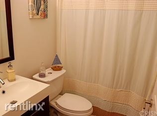 Building Photo - 2 br, 2 bath - 9014 Burnet Ave Unit 104