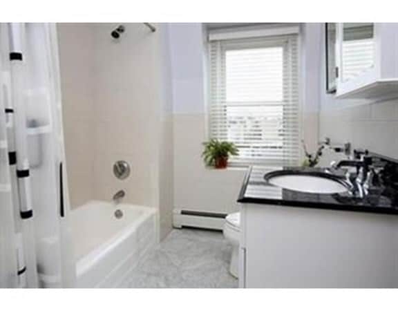 Building Photo - 356 K St