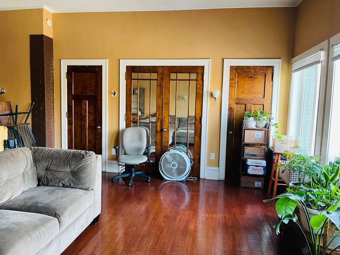 119 W Broadway St Unit 119.5, Owatonna, MN 55060 Apartments 119 W