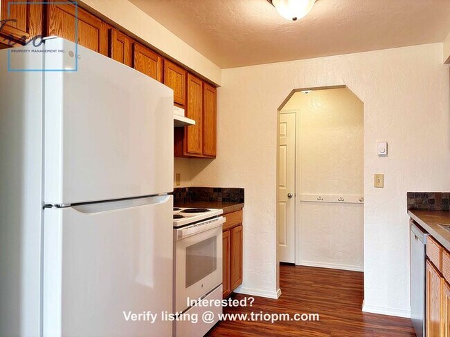 Foto del edificio - 2577 L St