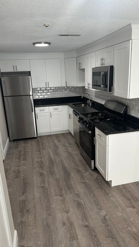 Primary Photo - Newly Renovated 2 BR unit in Billerica