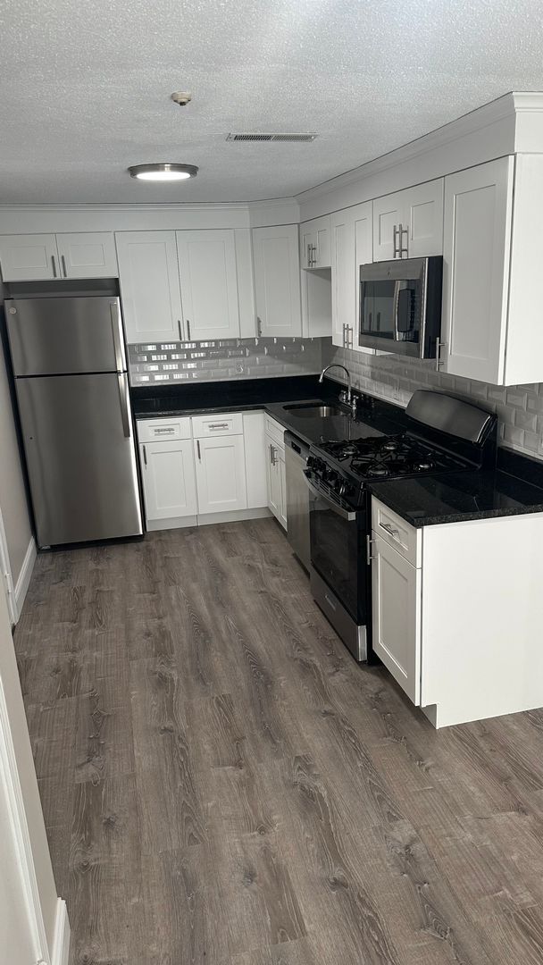 Building Photo - Pondsview Apartments