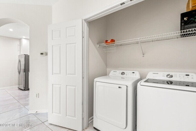 Foto del edificio - 10550 Baymeadows Rd