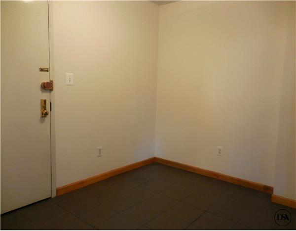 Building Photo - 525 9th Ave