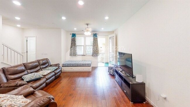 Building Photo - 4 br, 3.5 bath Townhome - 212 Montalcino C...