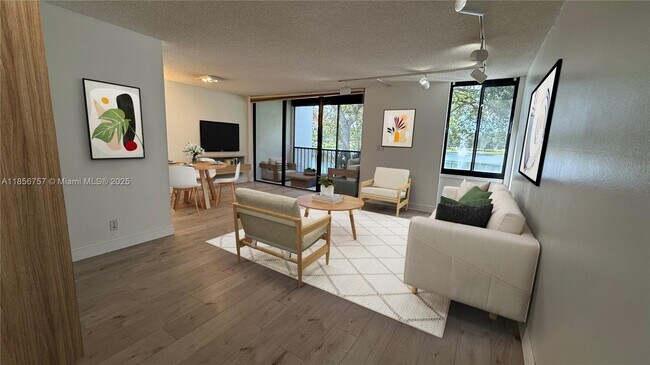 Foto del edificio - 3309 Bridgewood Dr