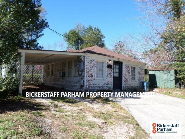 Building Photo - Charming Unit In The Lake Bottom Area Near...