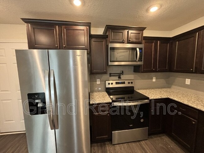 Foto del edificio - 4415 Village Oak Ln