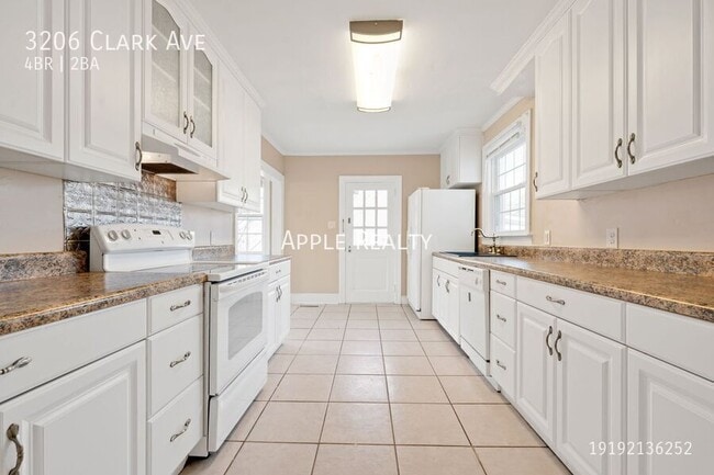 Building Photo - 3206 Clark Ave