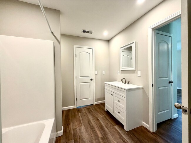 Building Photo - 1138 CR 194