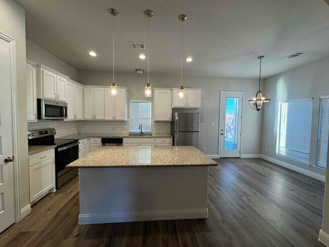 Foto del edificio - 4933-5015 Villas Dr