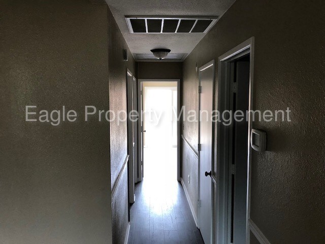 Building Photo - 2BD 2 BA w/ Den Duplex in Lincoln