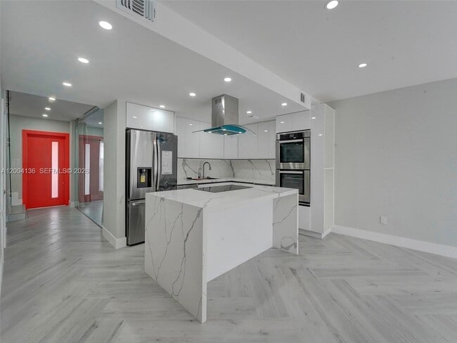 Foto del edificio - 3744 NE 167th St