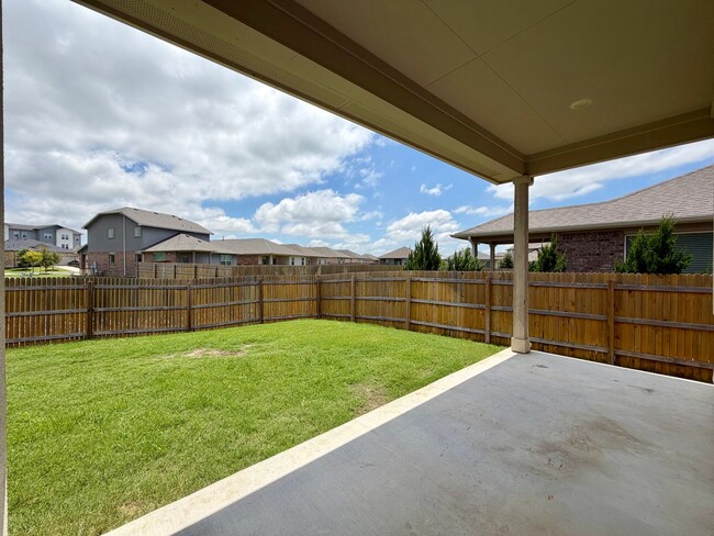 Building Photo - 904 Vogel Dr