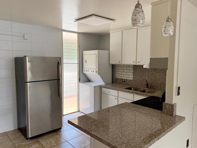Building Photo - 9555 Waikalani Dr