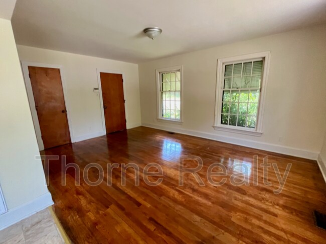 Foto del edificio - 325 N Howell St