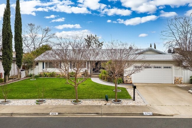 Building Photo - 875 Brittany Ln