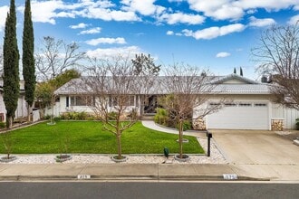 Building Photo - 875 Brittany Ln