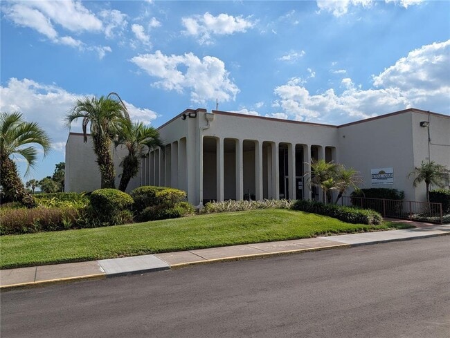 Building Photo - 522 Orange Dr
