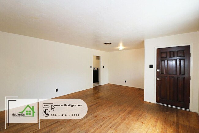 Foto del edificio - 2463 Ramona Pl