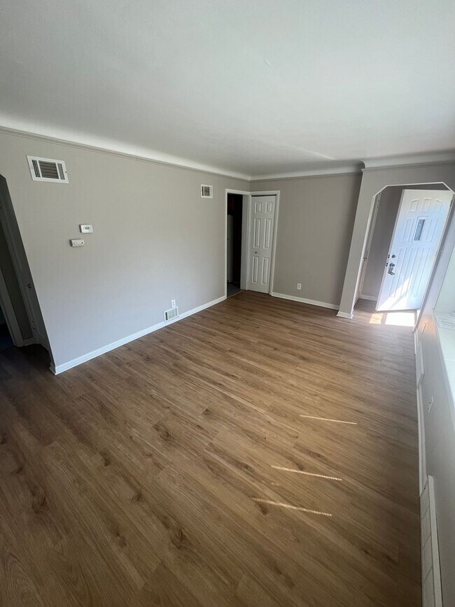 Foto del edificio - 23078 Rosalind Ave