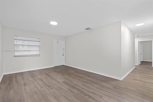Foto del edificio - 5637 Taft St