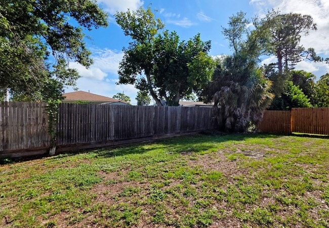 Photo - 2/1 Home in suberb location, pet friendly!