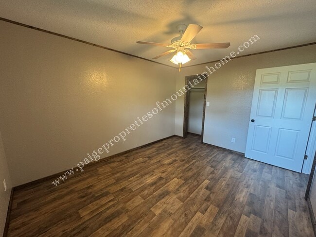 Building Photo - 1016 Kentwood Dr