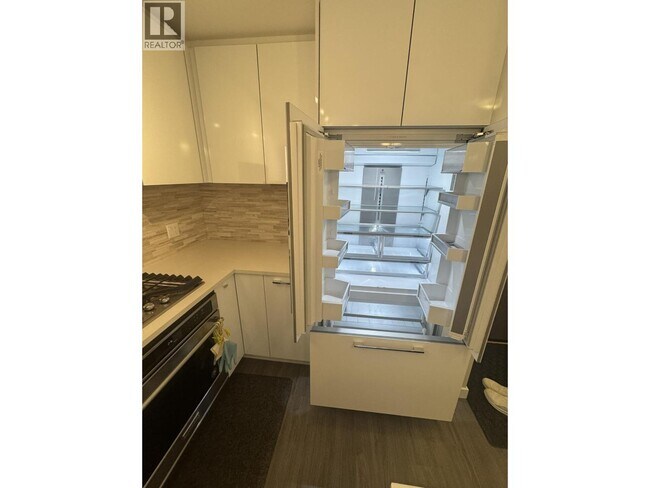 Photo du bâtiment - 9551-9551 Alexandra Rd