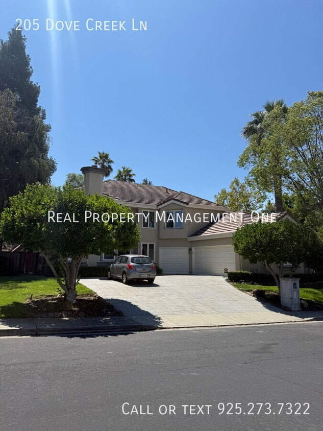 Foto principal - 205 Dove Creek Ln