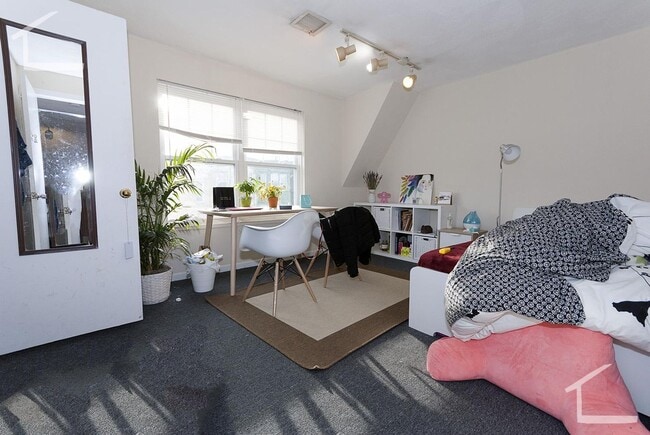 Building Photo - Allston Town-House 2