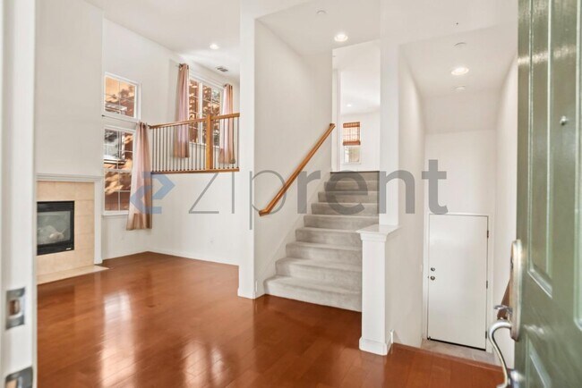 Building Photo - Unit