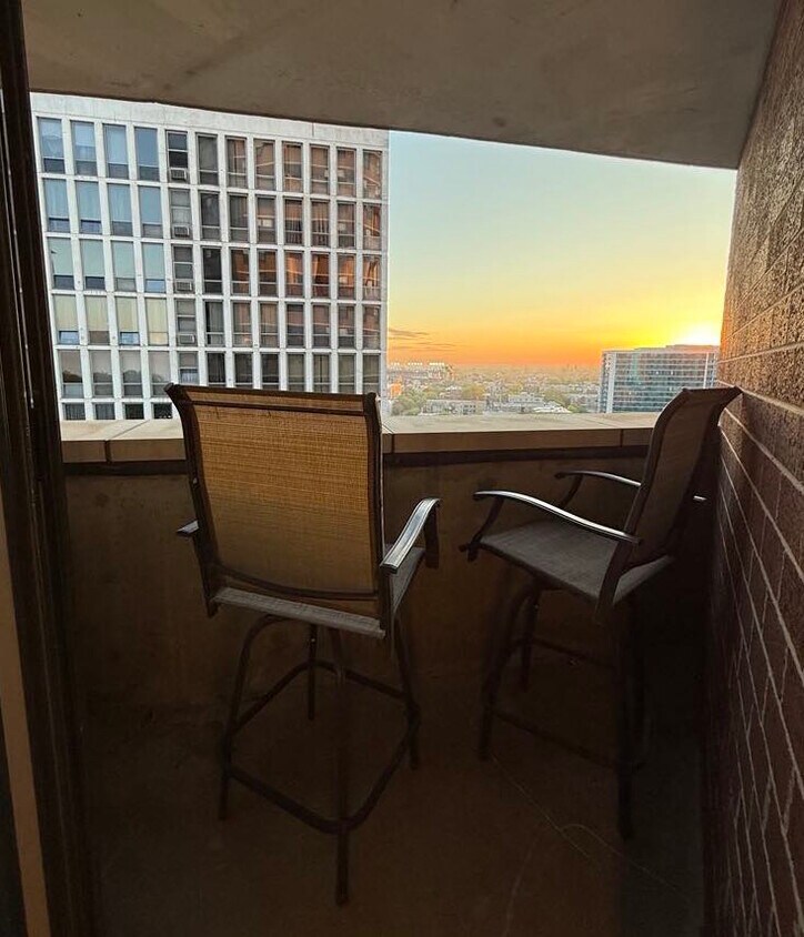 Foto principal - 3660 N Lake Shore Dr